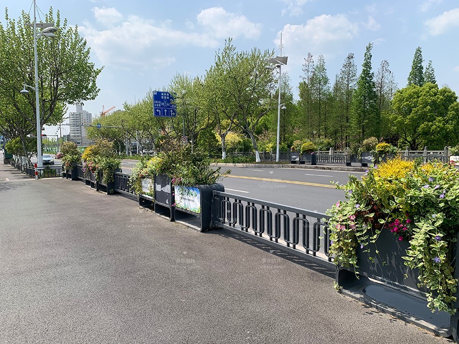 1588145227936895.jpg 花箱