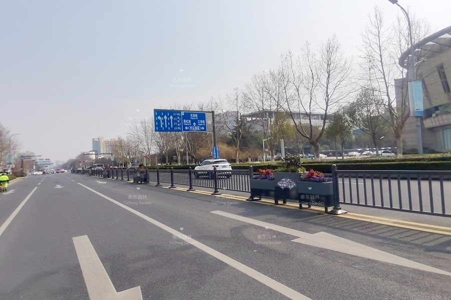 1676683322161753.jpg 花箱