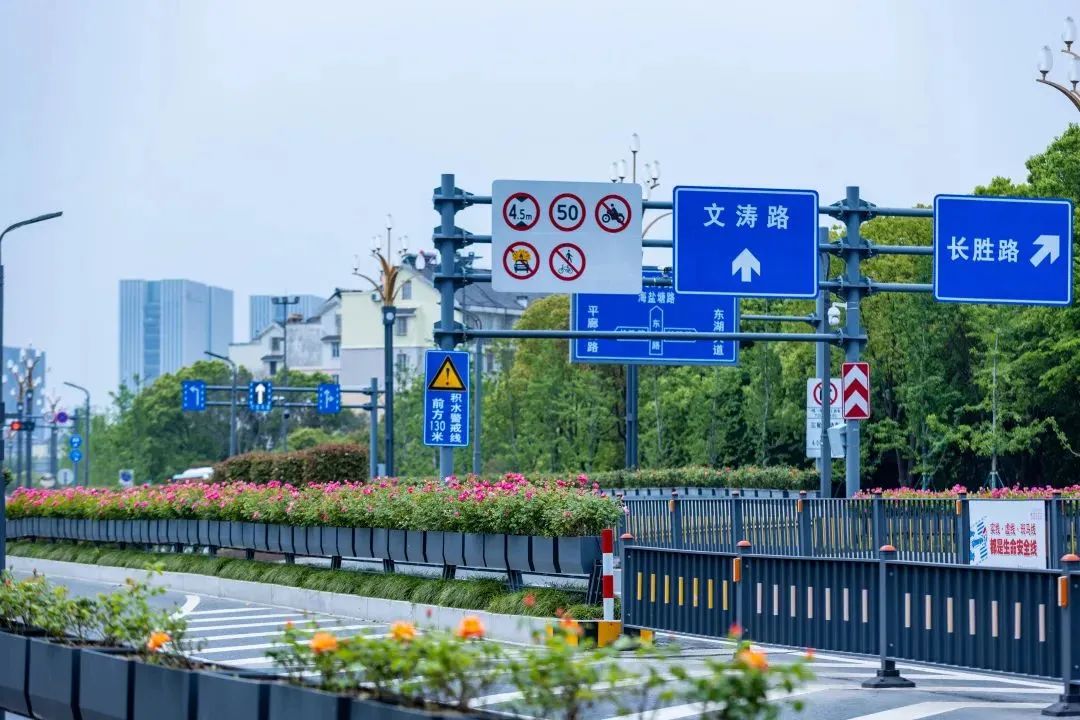 1689121947160446.jpg 花箱