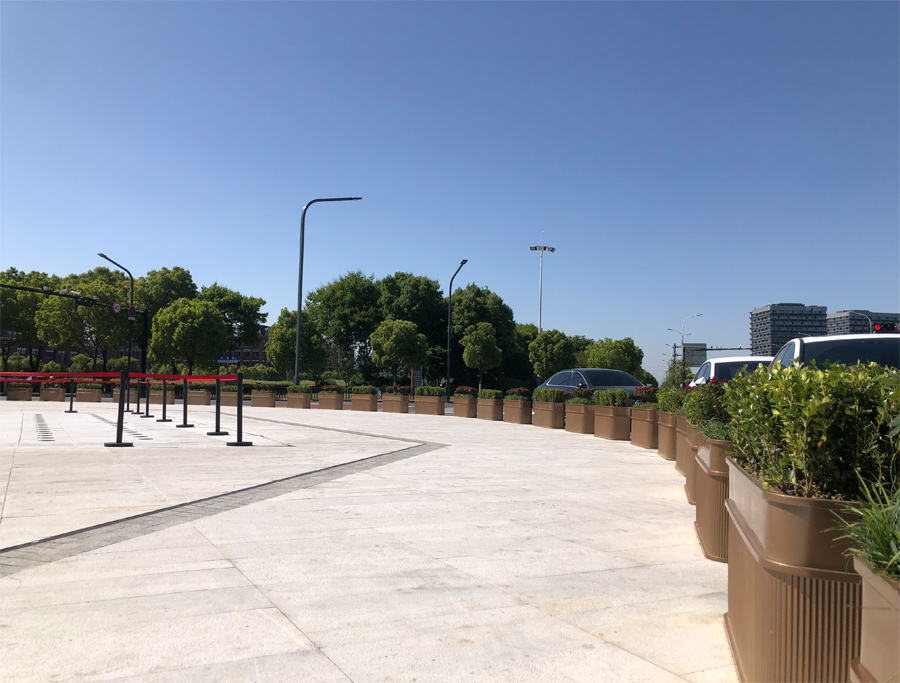 1715749014843458.jpg 花箱