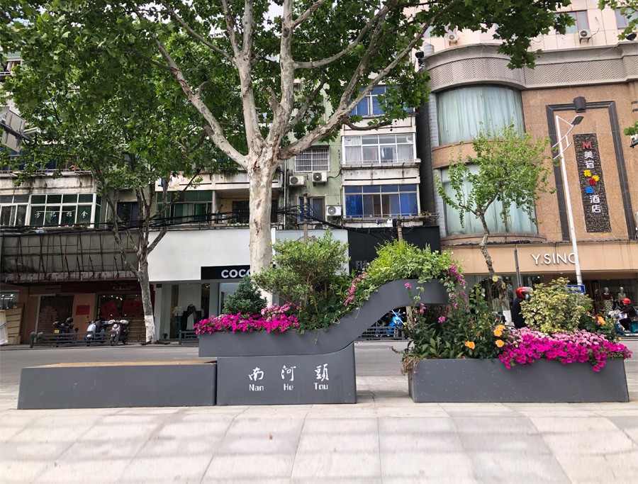 1715749754922754.jpg 花箱